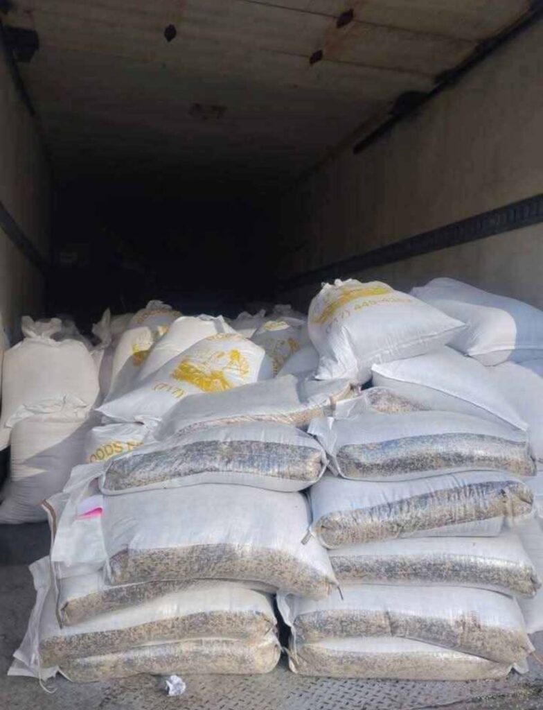 CRESTED POULTRY FARM FEED